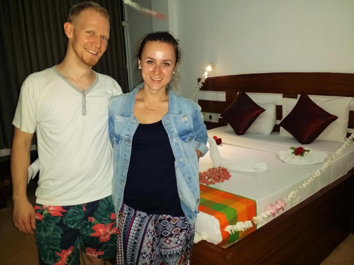 Maple Leaf Hotel Negombo Extérieur photo