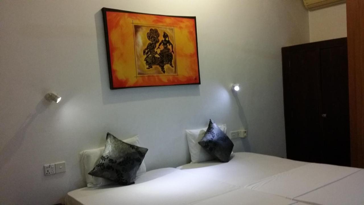 Maple Leaf Hotel Negombo Extérieur photo