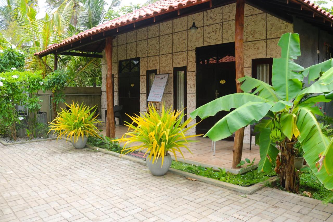 Maple Leaf Hotel Negombo Extérieur photo