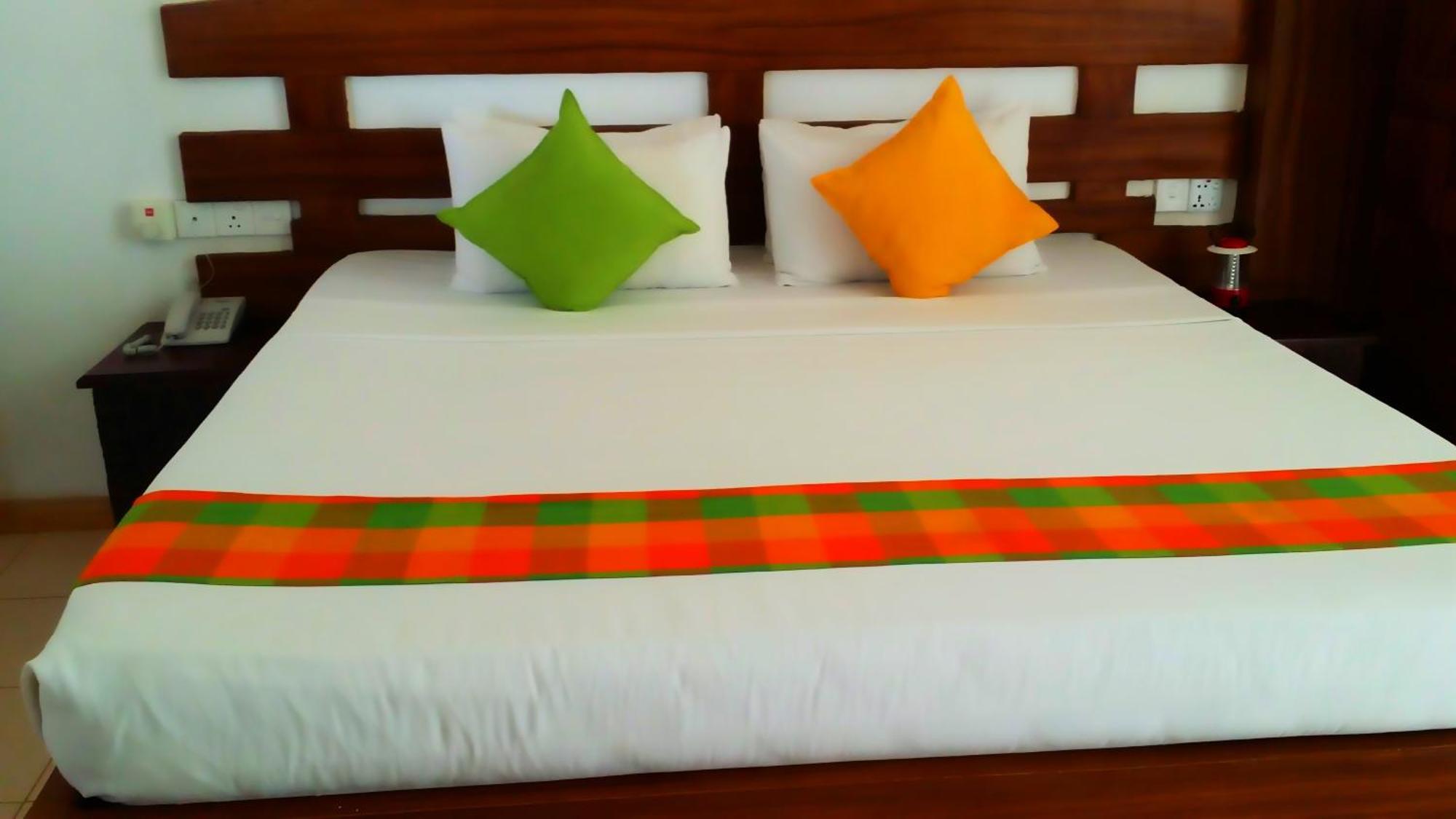 Maple Leaf Hotel Negombo Extérieur photo